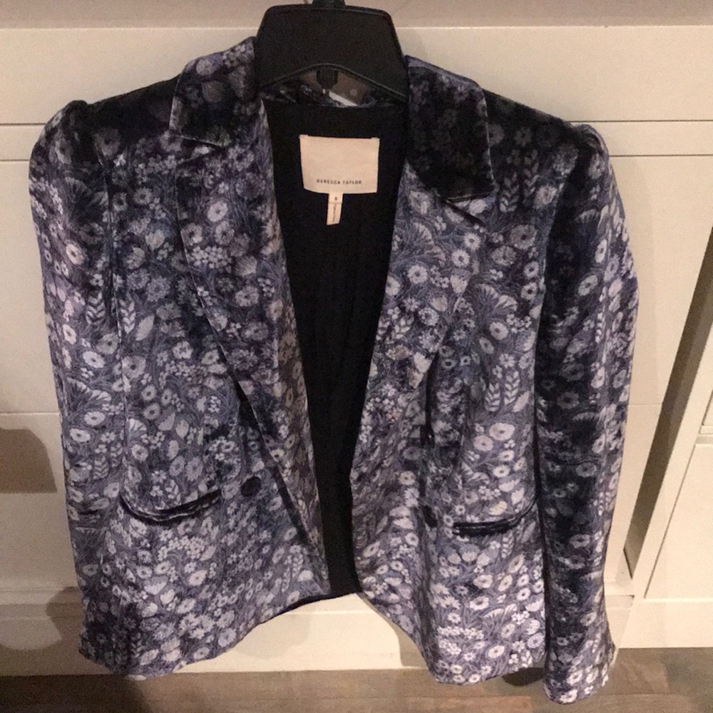 I’m selling a velvet tux